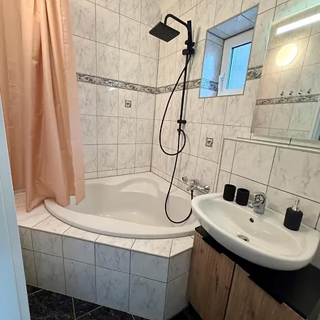 Modernes Im Herzen Von Würselen, Gemütlich, Zentral&mit Netflix