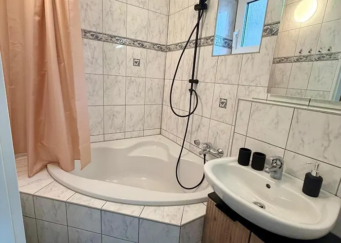 Modernes Im Herzen Von Wuerselen, Gemuetlich, Zentral & Mit Netflix